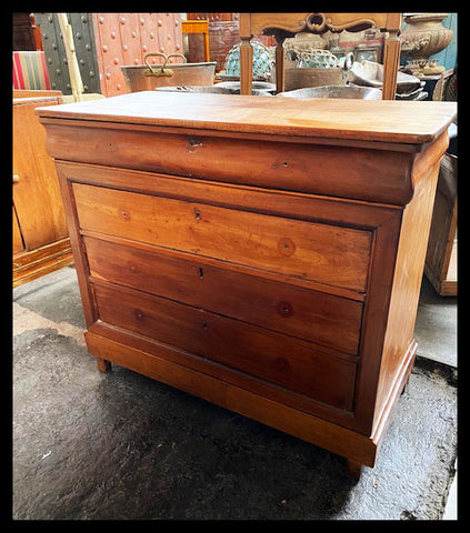 I.2217  CÓMODA DE MADERA