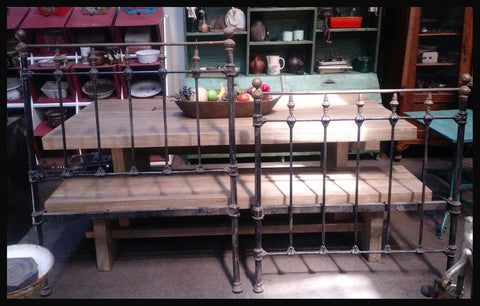 I.1384 CAMA DE FIERRO NEGRO Y BRONCE