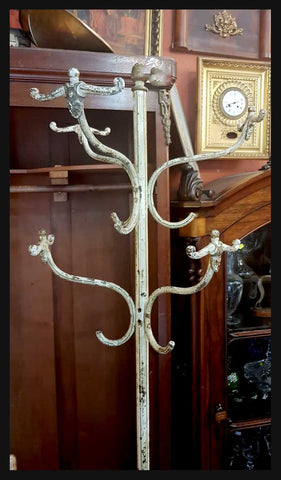 II.1968 PERCHERO DE FIERRO