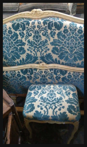 I.1470 JUEGO DE CAMA Y PISO TAPIZ CELESTE ORIGINAL