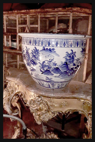 II.2188 MACETA AZUL Y BLANCO