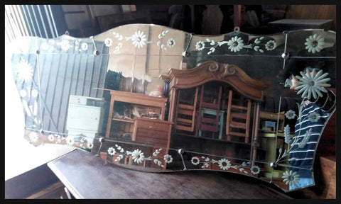 II.2201 ESPEJO TALLADO