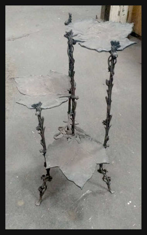 II.2198 PLANTERO TRIPLE DE FIERRO