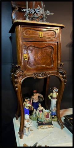 I.3764 PAREJA DE VELADORES LUIS XV DE CAOBA CON REPISA