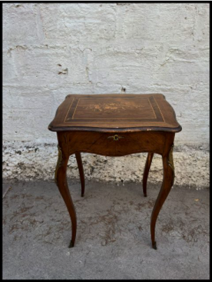 I.3765 MESITA LUIS XV DE NOGAL Y MARQUETERIA