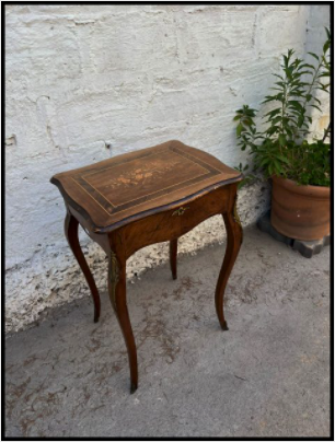 I.3765 MESITA LUIS XV DE NOGAL Y MARQUETERIA