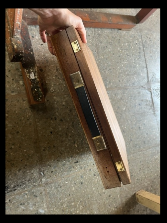 II.3496 ATRIL Y CAJA DE PINTURA