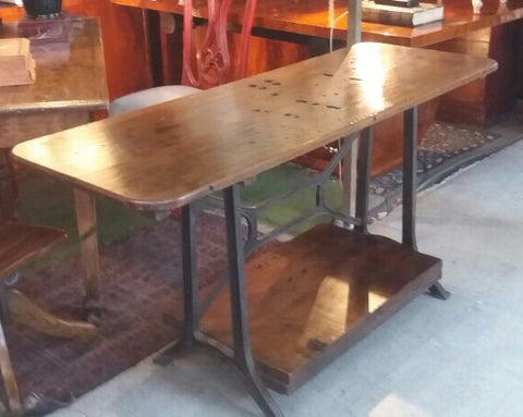 I.516 MESÓN DE CARPINTERO RÚSTICO DE MADERA Y FIERRO