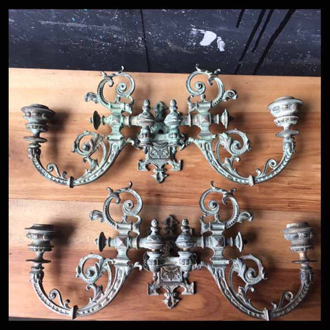 II.898 APLIQUÉS DE PIANO DOBLES