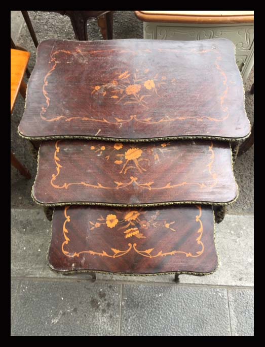 I.609 TRÍO DE MESAS NIDO CON MARQUETERÍA