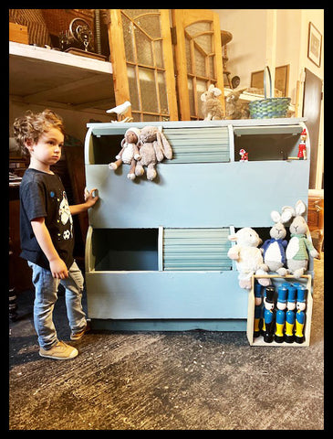 I.3488  MUEBLE JUGUETERO