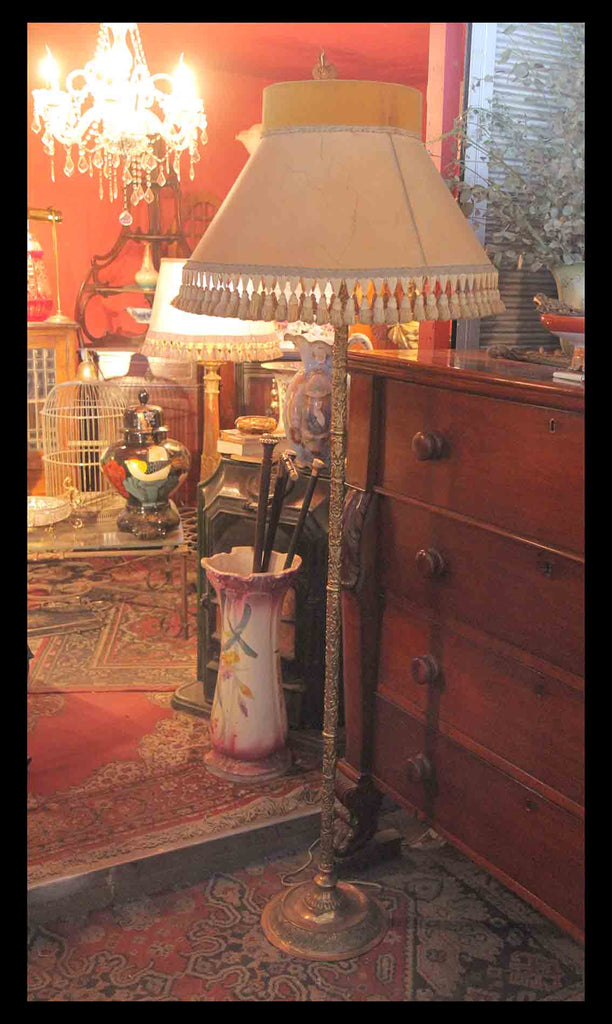 II.258 LÁMPARA DE PIE