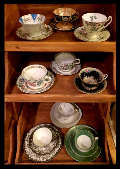 II.552 TAZAS DE COLECCIÓN