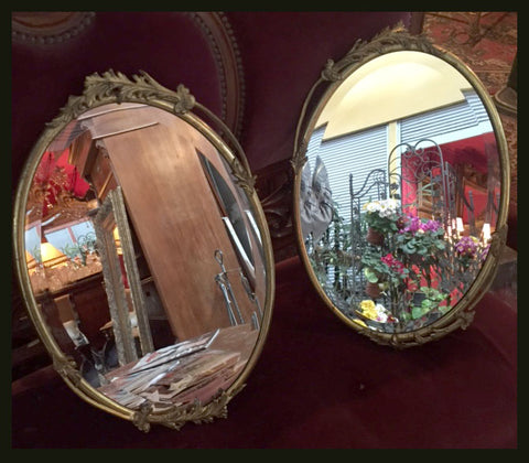 II.547 PAR DE ESPEJOS DE MURO