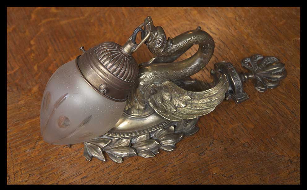 II.305 PAR DE APLIQUÉS DE MURO DE BRONCE