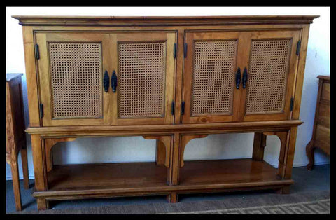 I.487 MUEBLE DE MADERA Y JUNCO