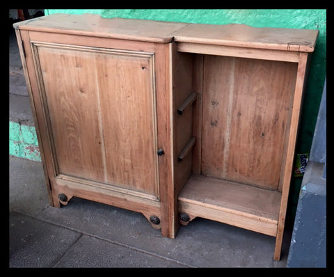 I.434 MUEBLE BAJO Y ANGOSTO DE MADERA