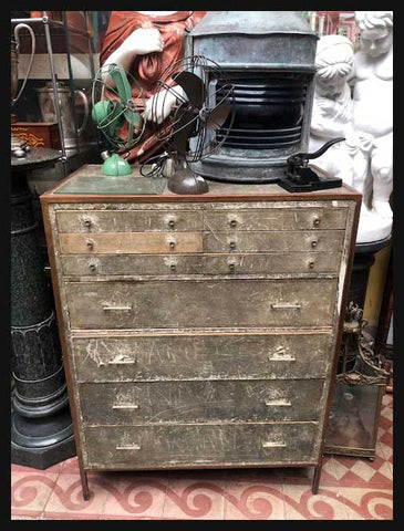 I.1563 MUEBLE DE CUERO