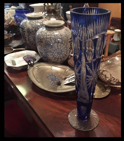 II.709 FLORERO DE CRISTAL AZUL