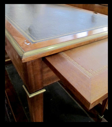 I.234 ESCRITORIO CON BANDEJAS