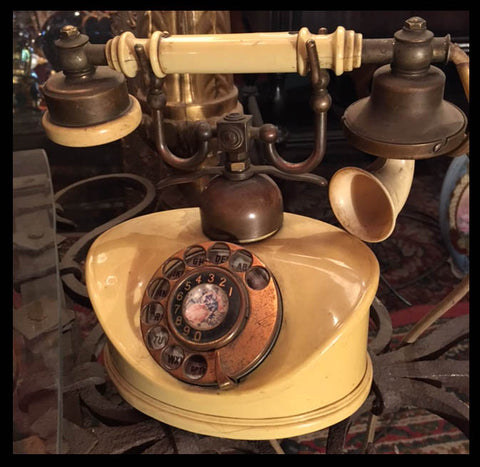 II.703 TELÉFONO ANTIGUO