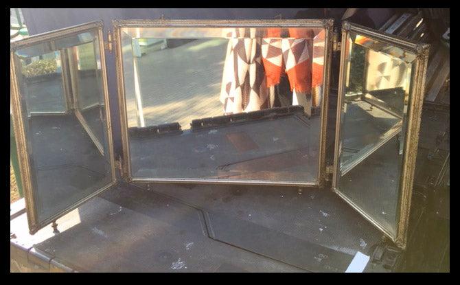 II.731 ESPEJO TRÍPTICO DE VIAJE