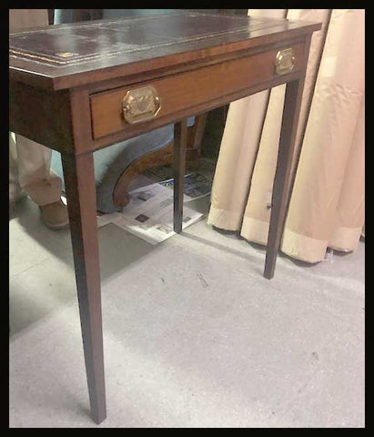 I.1283 ESCRITORIO INGLÉS DE CUERO