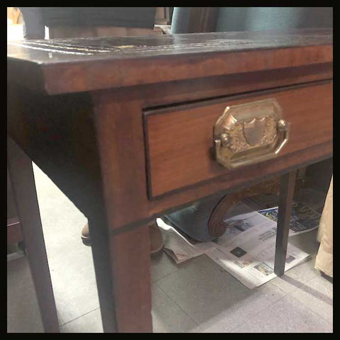 I.1283 ESCRITORIO INGLÉS DE CUERO