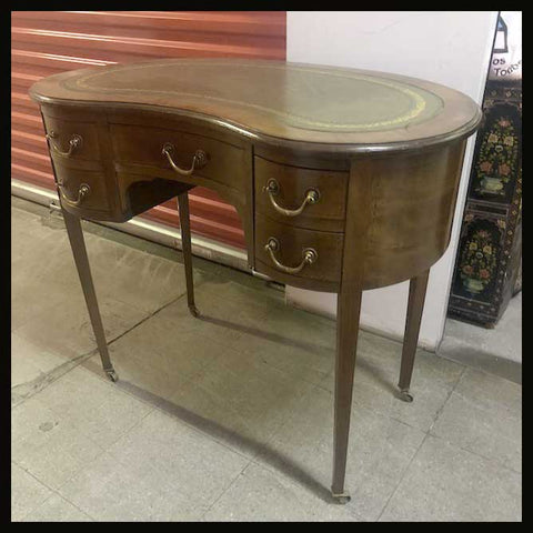 I.1284 ESCRITORIO INGLÉS CON FORMA DE RIÑÓN