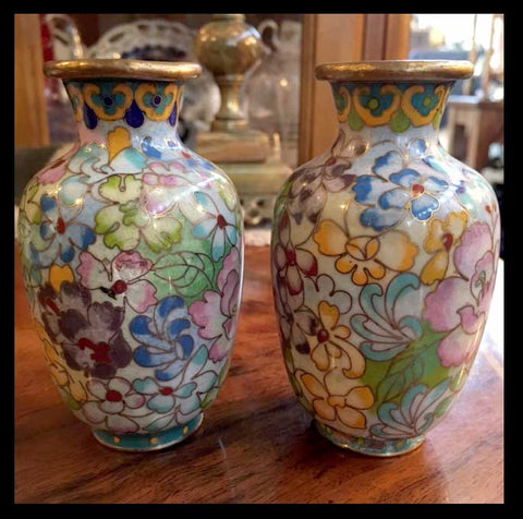 II.740 PAR DE MINIATURAS DE CLOISONNÉ