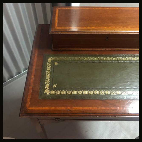 I.1287 ESCRITORIO CON CUBIERTA DE CUERO