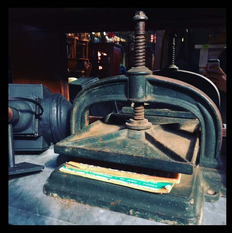 II.748 PRENSA DE LIBROS