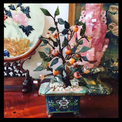 II.745 ARBOLITO DE FRUTALES DE PIEDRA