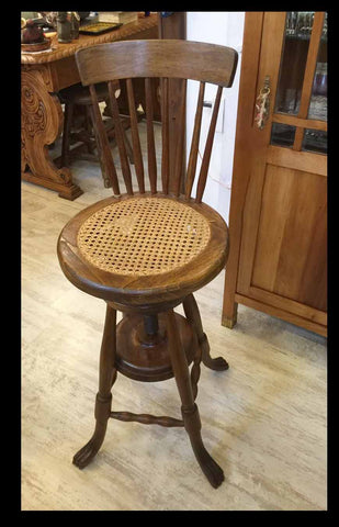 I.319 SILLA GIRATORIA DE JUNCO