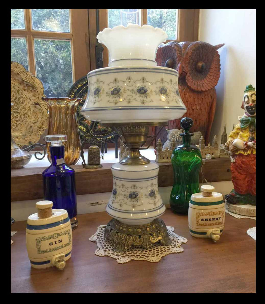 II.627 LÁMPARA DE OPALINA PINTADA