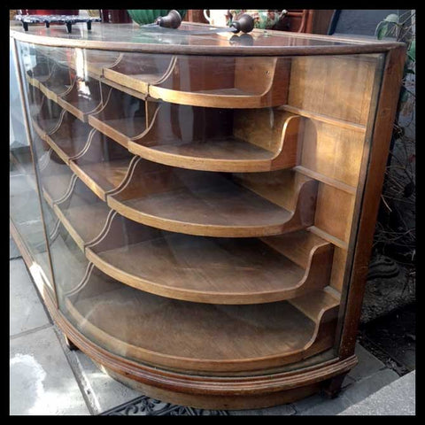 I.146 EXHIBIDOR GATH Y CHAVES