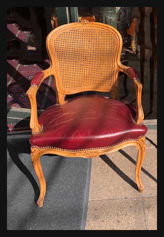 I.1581 PAR DE SILLAS DE JUNCO Y CUERO