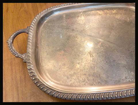 II.1868 BANDEJA DE PLAQUÉ CON PATAS
