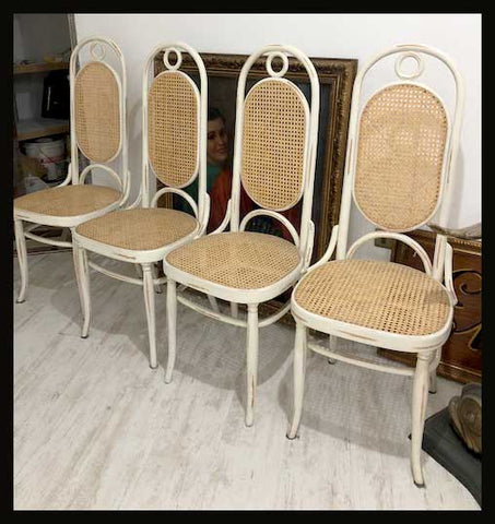 I.1290 CUARTETO DE SILLAS DE JUNCO Y MADERA BLANCA