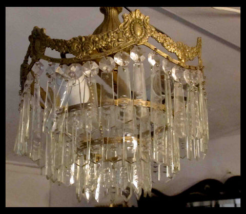 II.497 LÁMPARA DE BRONCE Y LÁGRIMAS