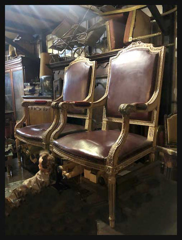 I.1567 PAR DE SITIALES DE CUERO