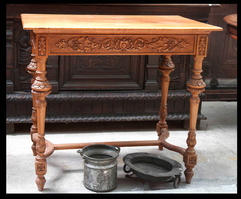 I.14 MESA LATERAL DE MADERA TALLADA