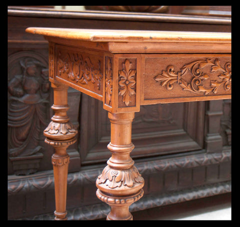 I.14 MESA LATERAL DE MADERA TALLADA