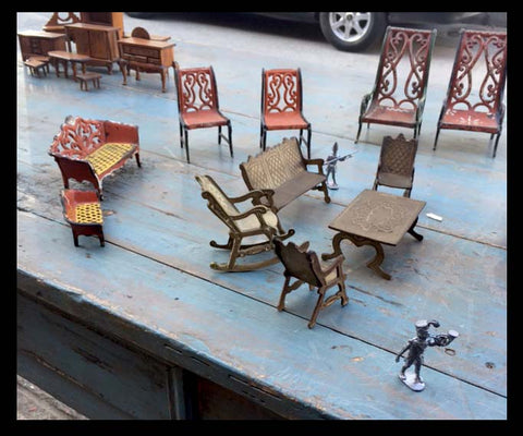 II.766 MINIATURAS DE MUEBLES