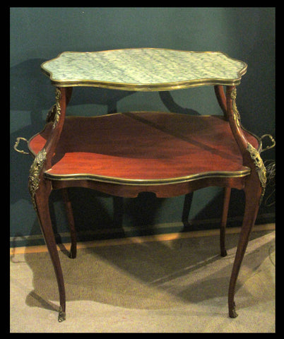 I.7 MESA DOBLE ALTURA CUBIERTA DE MÁRMOL