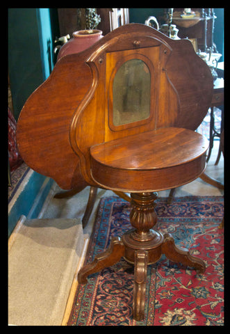 I.8 MUEBLE METAMÓRFICO MESA-TOCADOR