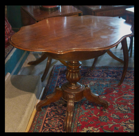 I.8 MUEBLE METAMÓRFICO MESA-TOCADOR