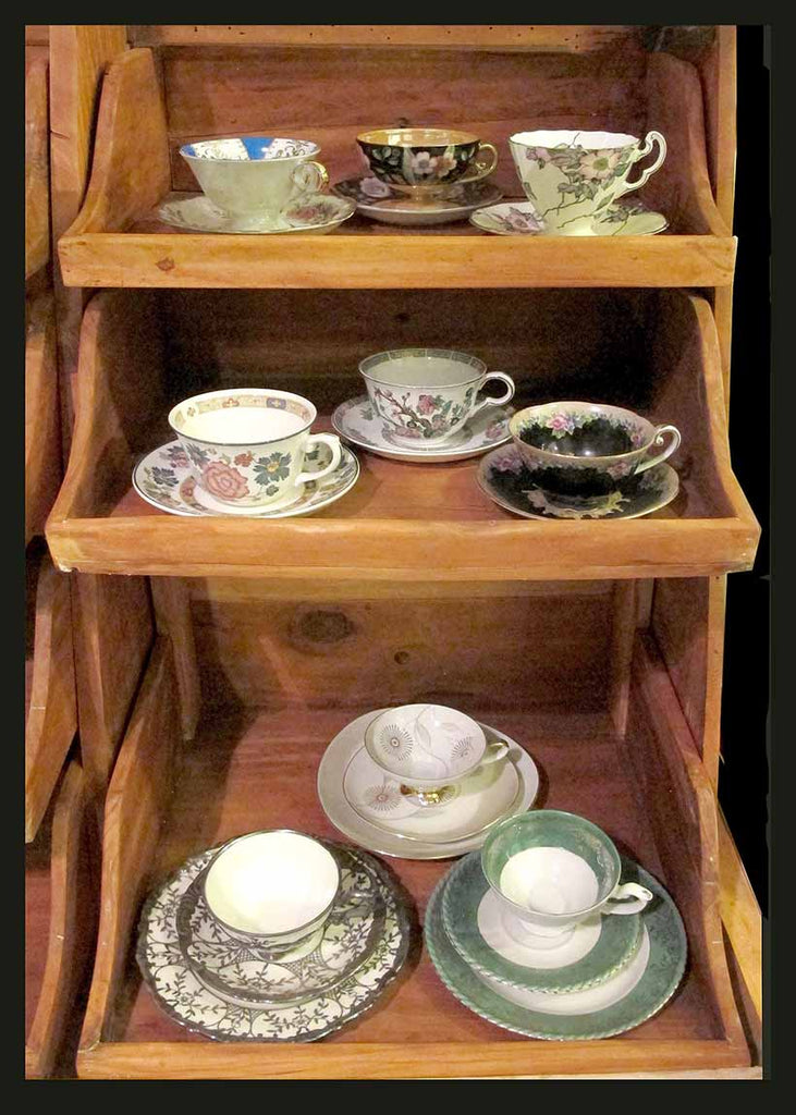 II.552 TAZAS DE COLECCIÓN