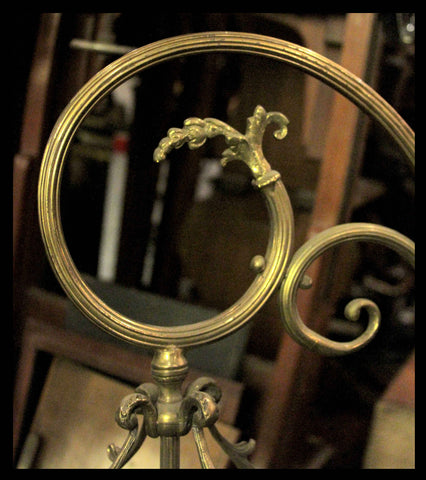 II.10 LÁMPARA DE BRONCE