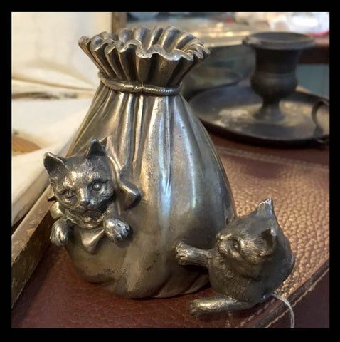 II.789 ALCANCÍA CON GATOS WMF